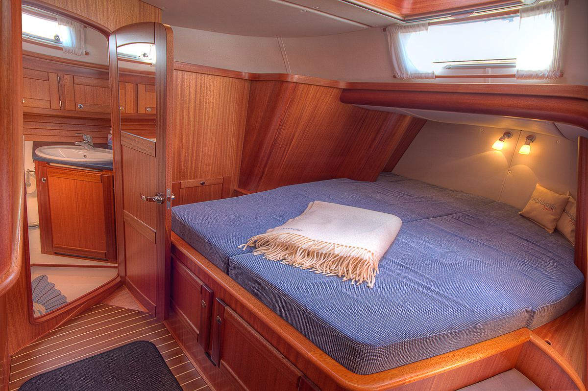Aft cabin of a Nordship 430 deck saloon