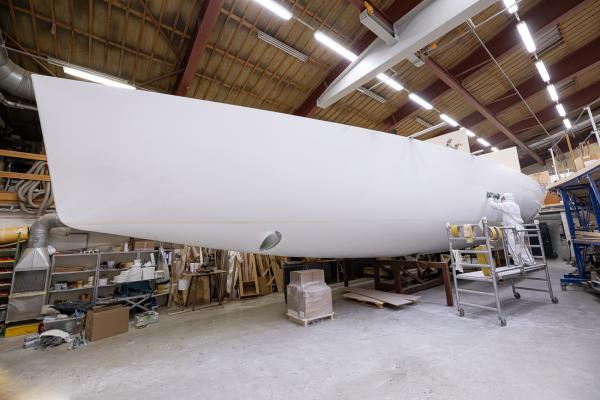 Polishing of the Nordship 570 DS hull