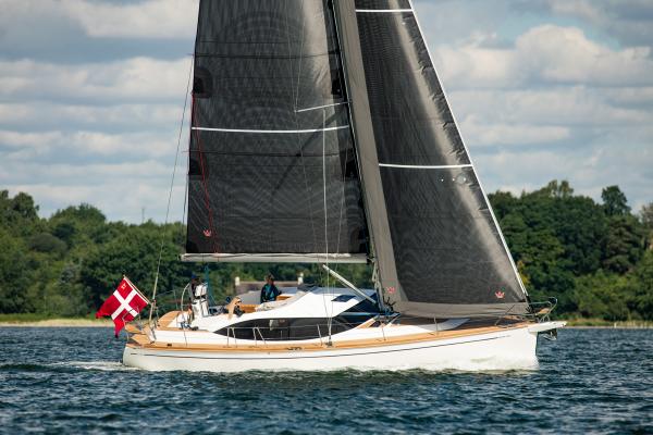 Nordship 420 DS sailing